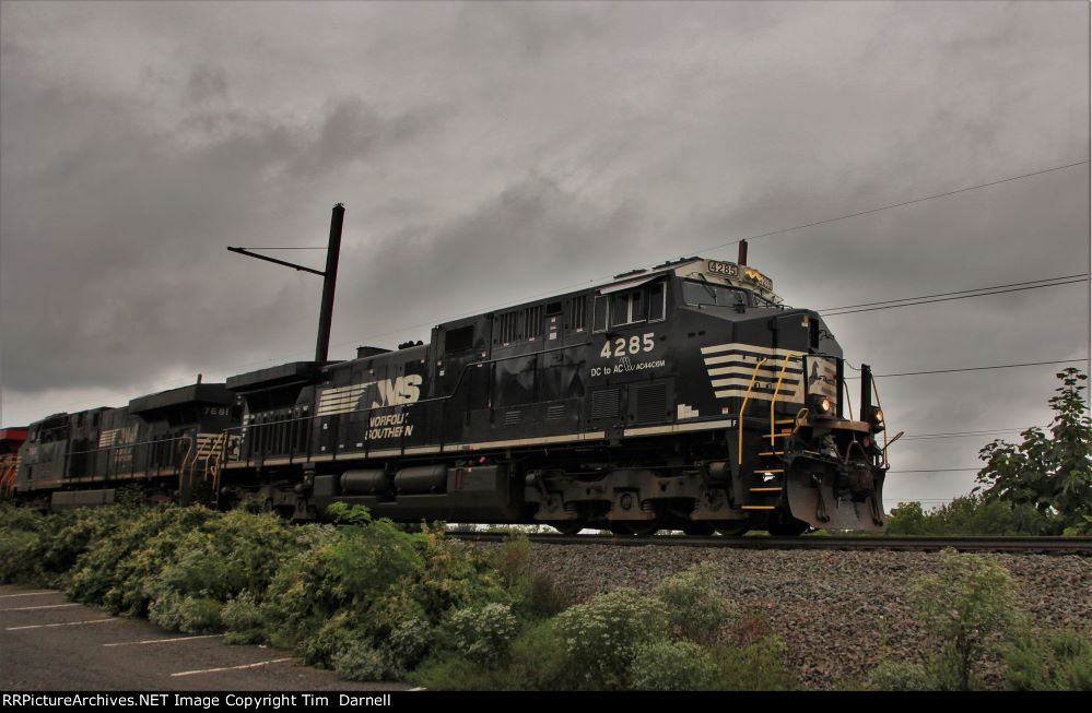 NS 4285 leads 26T.